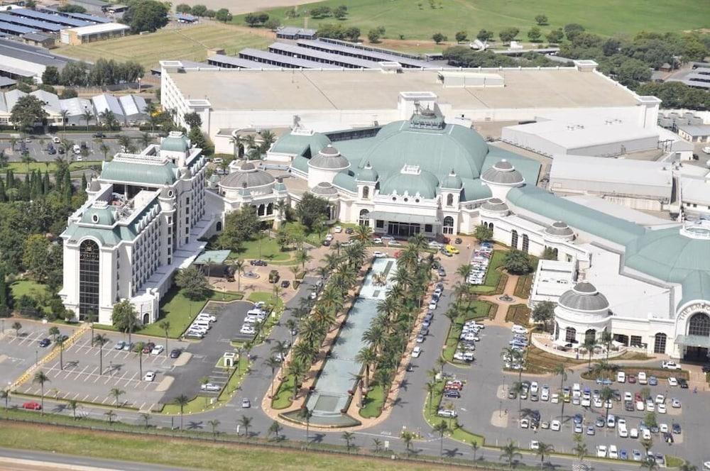 Peermont Metcourt Suites At Emperors Palace Kempton Park Exterior photo