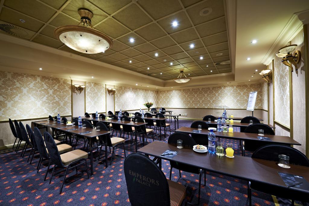 Peermont Metcourt Suites At Emperors Palace Kempton Park Exterior photo